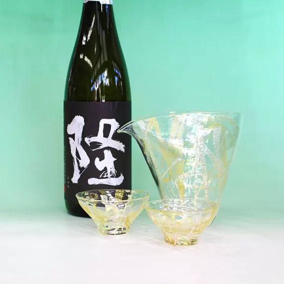 ハンドメイドガラス冷酒器セット＋隆（りゅう）　純米大吟醸　黒（白）4合