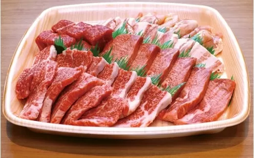 肉の横綱　伊賀牛　バーベキューセット１　800ｇ（赤身、カルビ、サイコロ、厚切り牛タン、鶏モモ、豚カルビ）／冷凍発送　産直　自家牧場　焼肉　奥田　オクダ