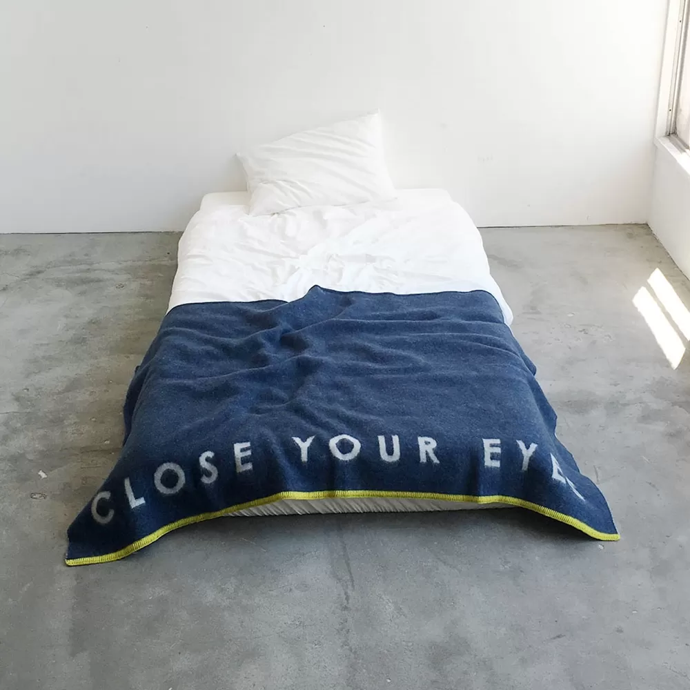 CLOSE YOUR EYES wool blanket ハーフケット [3094]