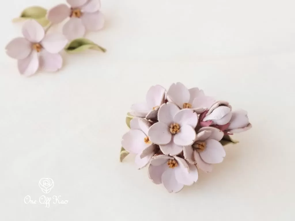 春爛漫｜桜 ソメイヨシノ 丸ブローチ ｜ 革花アクセサリー アクセサリー ブローチ ハンドメイド ファッション 牛革 ギフト 贈り物 プレゼント